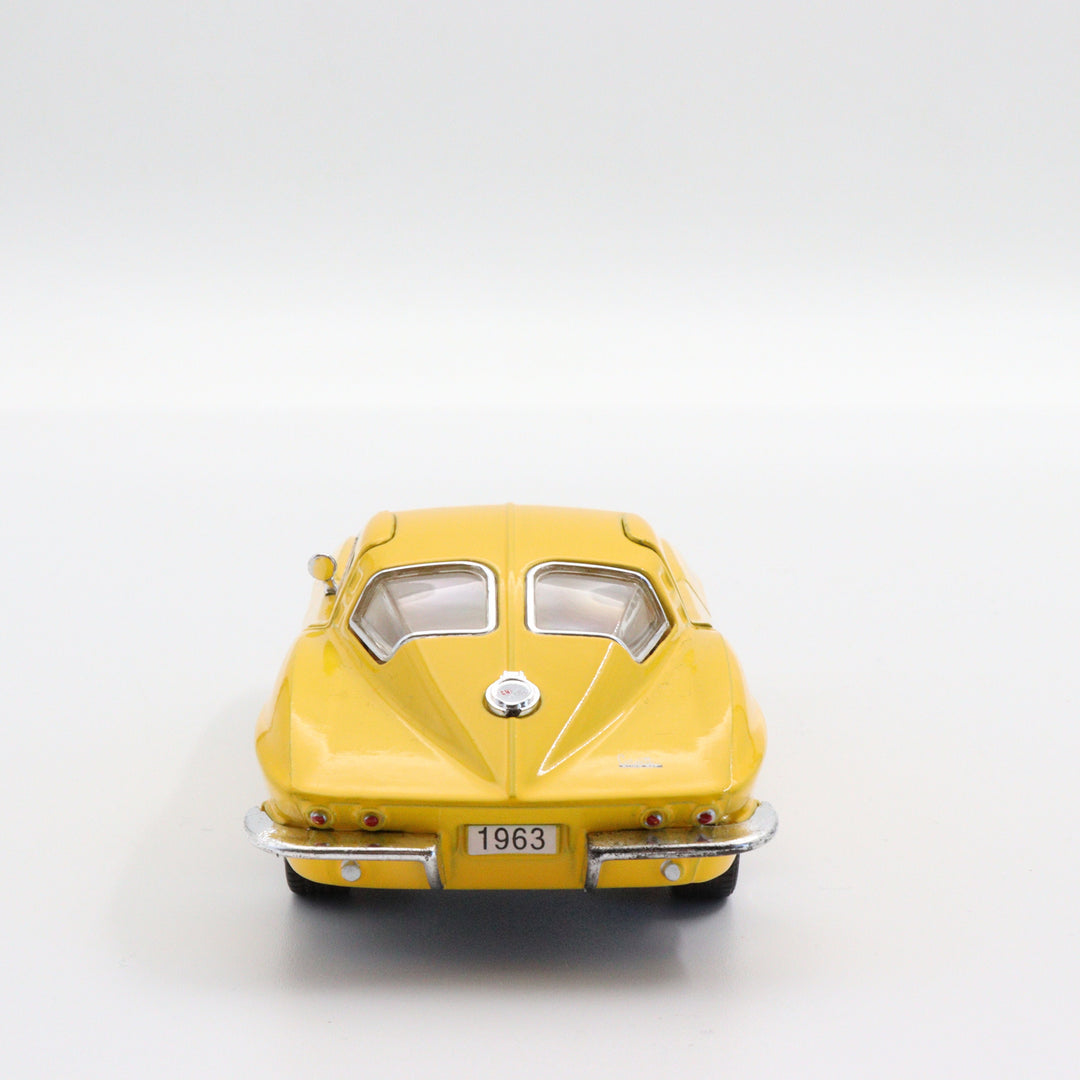 1963 Corvette Sting Ray Model Car|Scale 1:36 Diecast for Collectors|Classic Vintage Car|Pull Back Car Toy for Boys|Metal Yellow Car for Dad