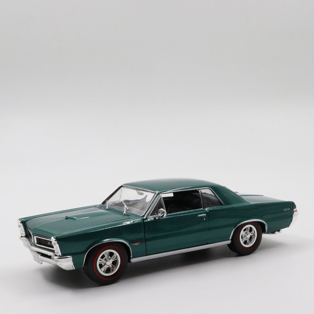 1965 Pontiac GTO|Vintage Diecast for Collectors|Old Classic Metal Welly Model Car|Green Toy Car|Scale 1/24 Car Collection|Gift for Grandad