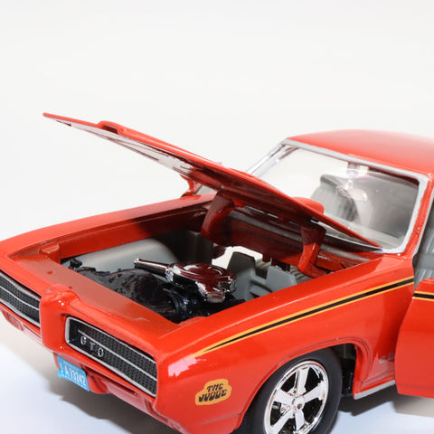 Motormax 1969 Pontiac GTO Judge|Scale 1:24 Diecast Classic Car|Vintage Model Car|Collectible Metal Orange Car for Collectors|Gift for Dad
