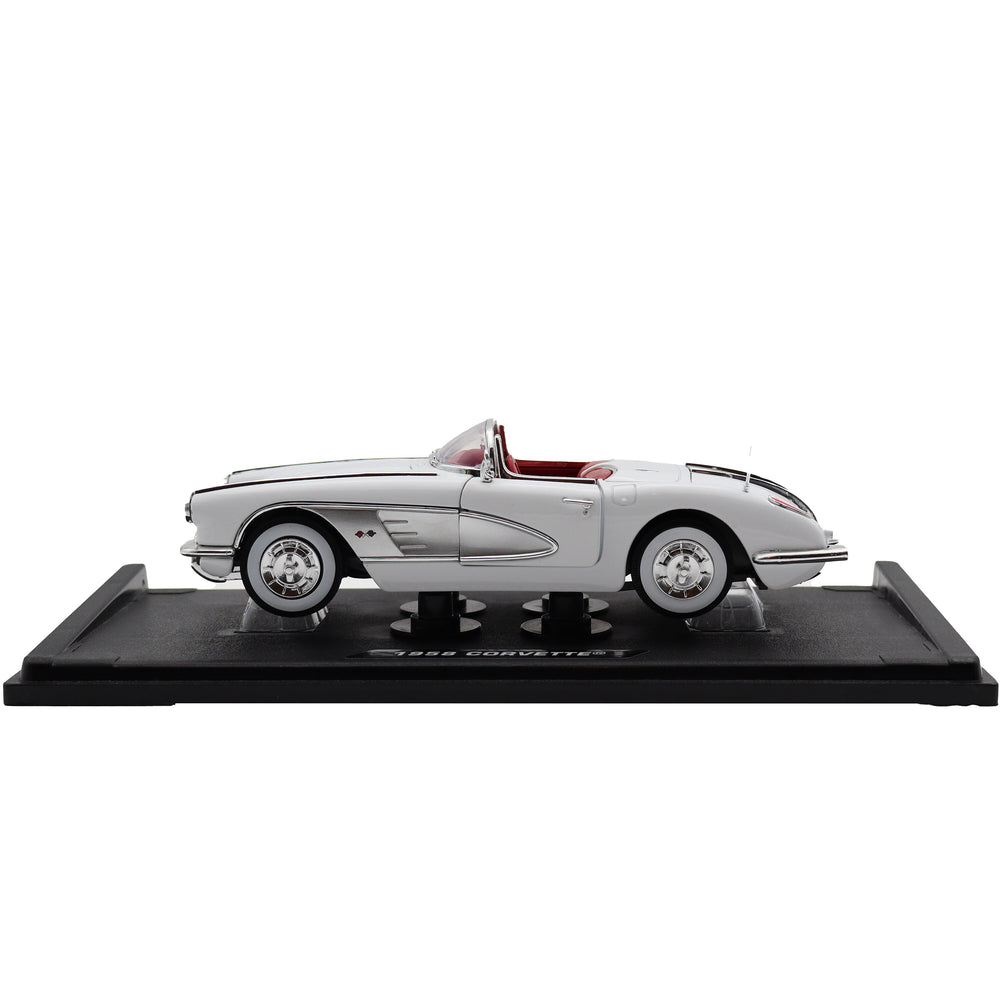 Motormax 1958 Corvette Model Car|Vintage Model Car|Scale 1:18 Diecast Collectible Item|White Metal Convertible Car Collection for Collectors