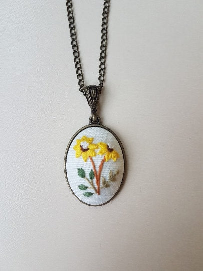 Sunflower Embroidery Necklace|Vintage Floral Embroidered Pendant|Unique Handmade Jewelry Gift for Mom|Wedding and Bridesmaid Daisy Jewelry