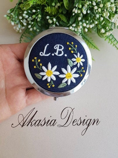 Embroidered Pocket Mirror|Personalized Floral Embroidery|Vintage Daisy Embroidered Hand Mirror|Make Up Mirror|Compact Mirror|New Mom Gift