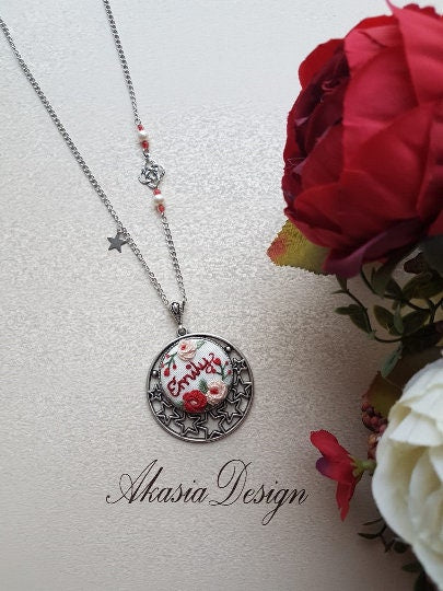 Red Floral Necklace|Personalized Red Floral Circle Stars Embroidery Necklace|Vintage Embroidered Pendant|Unique Jewelry gift|Wedding Gift