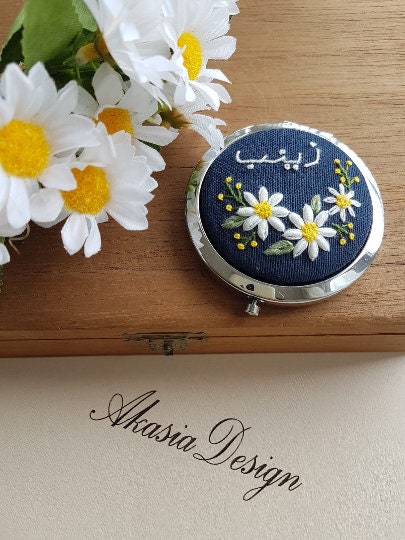 Embroidered Pocket Mirror|Personalized Floral Embroidery|Vintage Daisy Embroidered Hand Mirror|Make Up Mirror|Compact Mirror|New Mom Gift