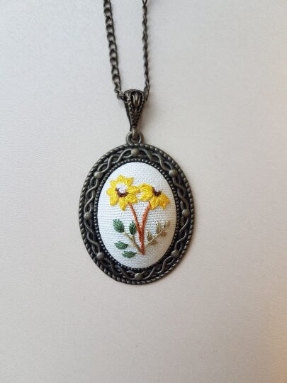 Sunflower Embroidery Necklace|Vintage Floral Embroidered Pendant|Unique Handmade Jewelry Gift for Mom|Wedding and Bridesmaid Daisy Jewelry