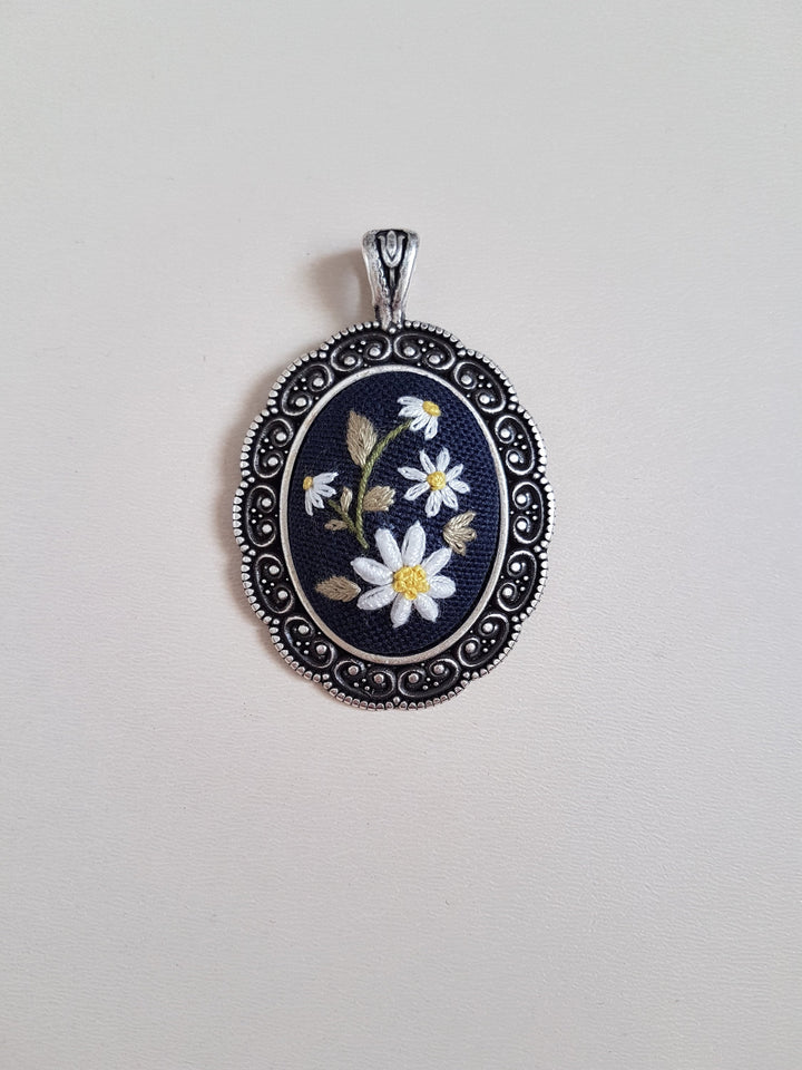 Daisy Embroidered Jewelry|Stylish Handmade White Floral Embroidery Necklace|Vintage Style Embroidered Pendant|Unique Gift for Her