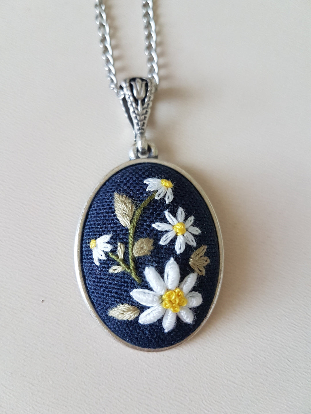 Daisy Embroidered Jewelry|Stylish Handmade White Floral Embroidery Necklace|Vintage Style Embroidered Pendant|Unique Gift for Her