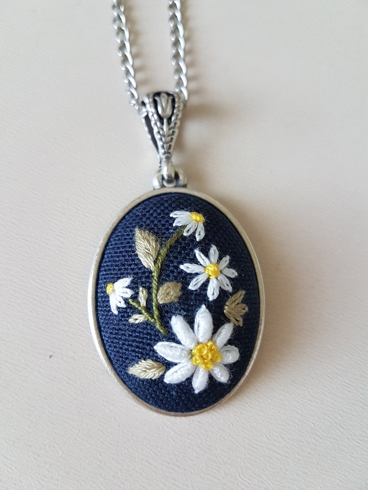 Daisy Embroidered Jewelry|Stylish Handmade White Floral Embroidery Necklace|Vintage Style Embroidered Pendant|Unique Gift for Her